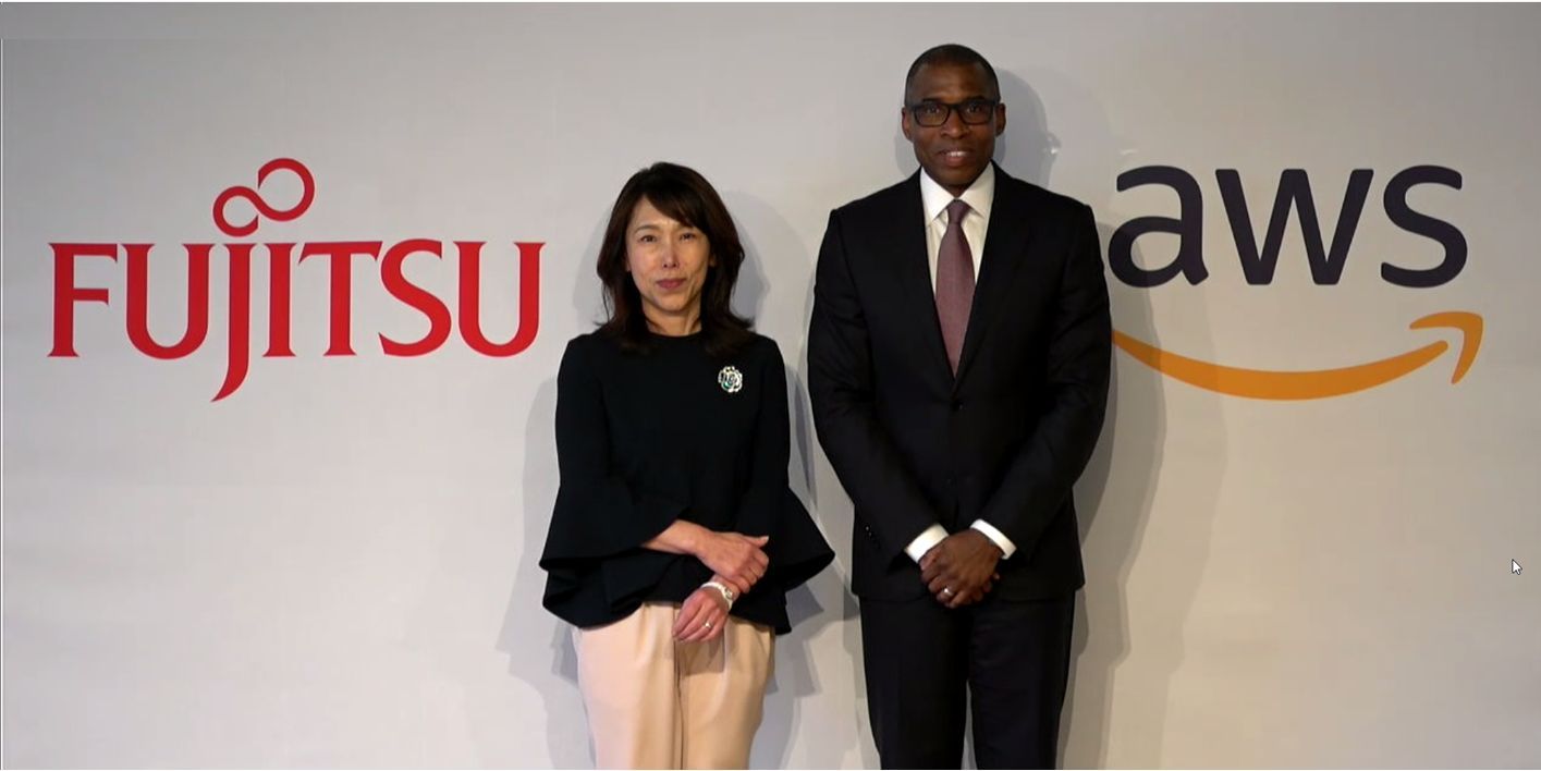 富士通株式会社 執行役員SEVP グローバルテクノロジービジネスグループ長 島津 めぐみ氏、Amazon Web Services Inc. グローバルサービス担当バイスプレジデント Uwem Ukpong氏