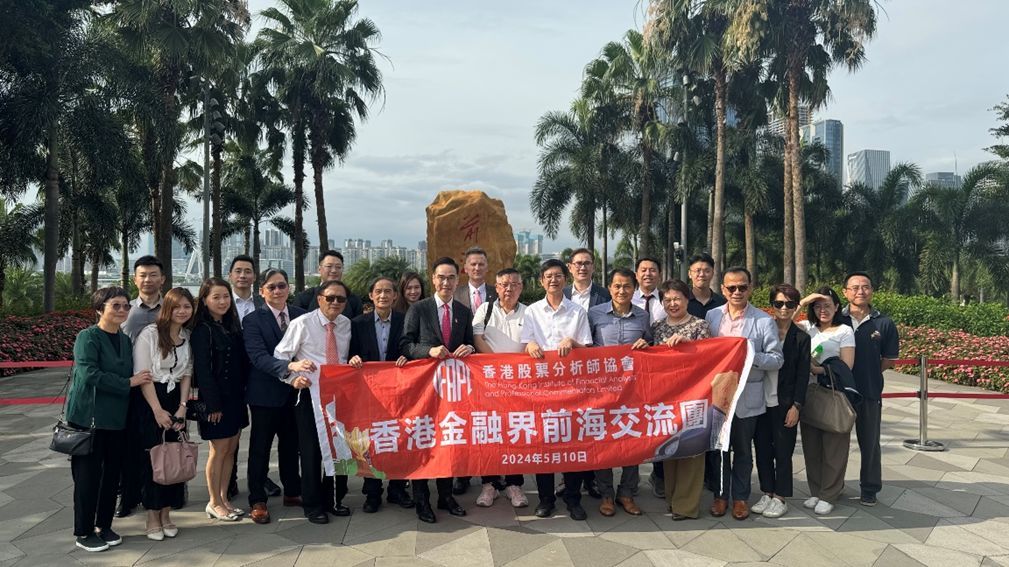 交流团一行参观前海石公园